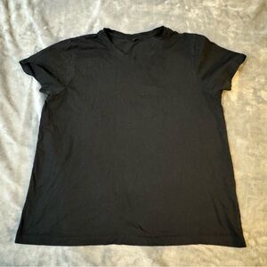 Uniqlo Black Short Sleeve Tee

#1301